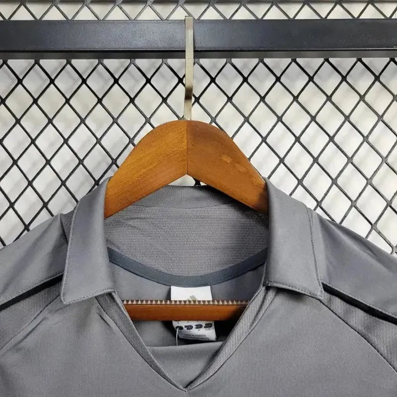Camisa Real Madrid Away Retrô 2005/06 II - Torcedor Masculino